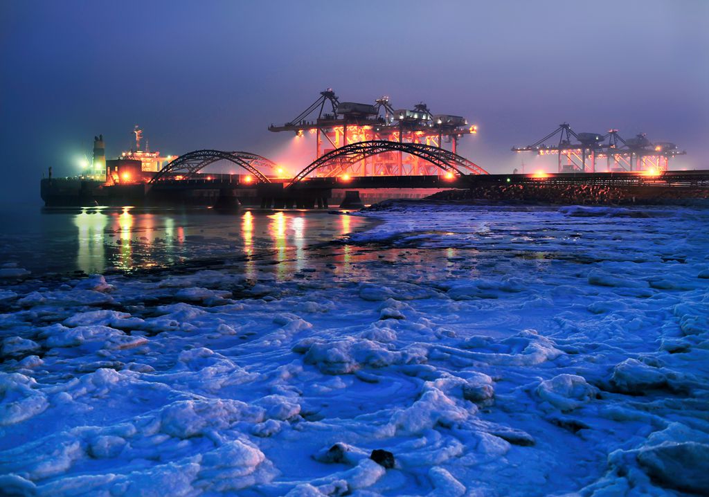 矿石码头 郑久兴摄影_副本.jpg